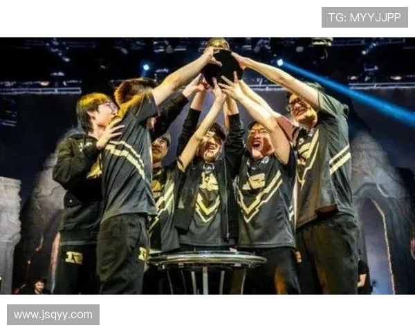 TES以61分领跑世界大师赛积分榜展现强劲实力与团队默契